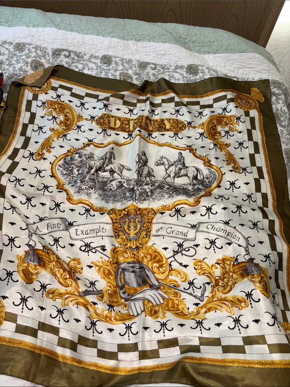 100% silk foulard by DKNY, the scraf designed by Hermes for donna Karen